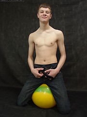 Basi - wanking naked smooth twink